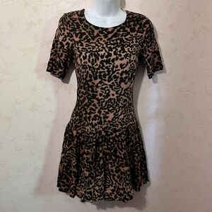 H&M Leopard Print Short Sleeve Dress. M